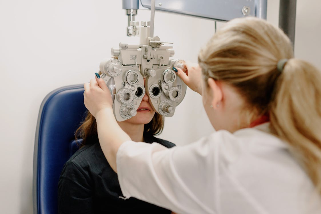 Eye exam clinic setting for healthcare standard-of-care