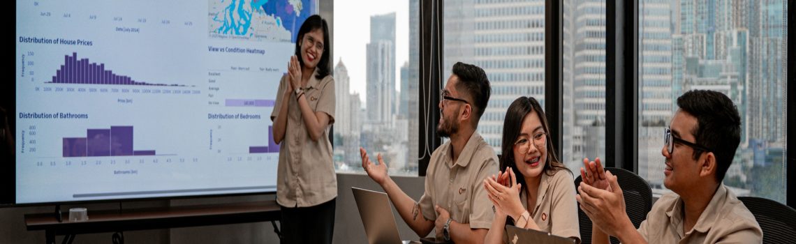 Business Management Consultants Vs In-House Strategy Team Which Is Right for Your Business